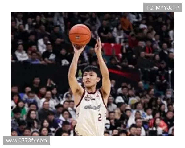 尽管三分球失准大球依然贡献7篮板5助攻展现全能表现